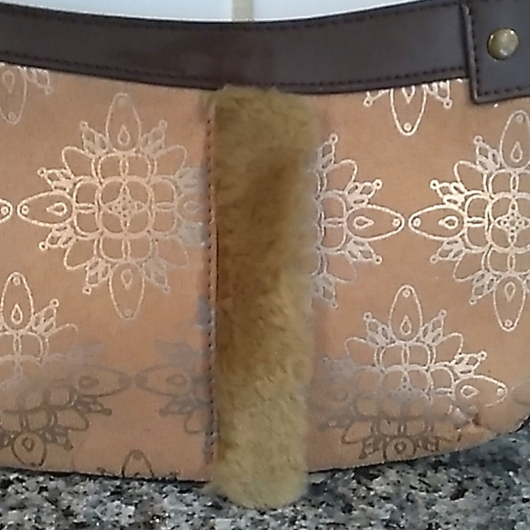 Bath & Body Works Faux Fur Clutch Wristlet. NWOT - Picture 2 of 9